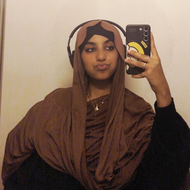 Babysitter in Levallois-Perret: Aya