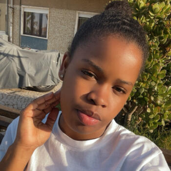 Babysitter in Almada: Mirian