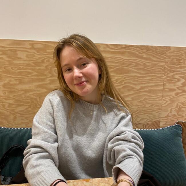 Babysitter in Paris: Lisa