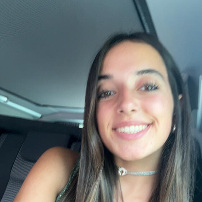 Babysitter in Bizanos: Lena