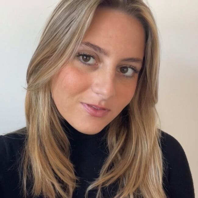 Babysitter em Almada: Clara