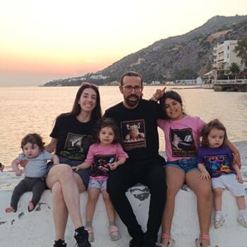 Δουλειά για babysitter στην περιοχή Βύρωνας: δουλειά φύλαξης παιδιών Δώρα Ζορμπά