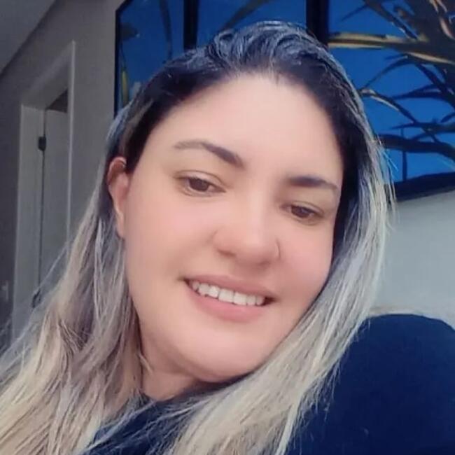 Babysitter in Embu das Artes: Elaine