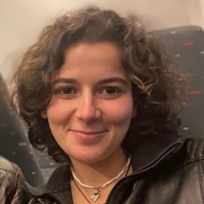 Babysitter in Namen: Najoua