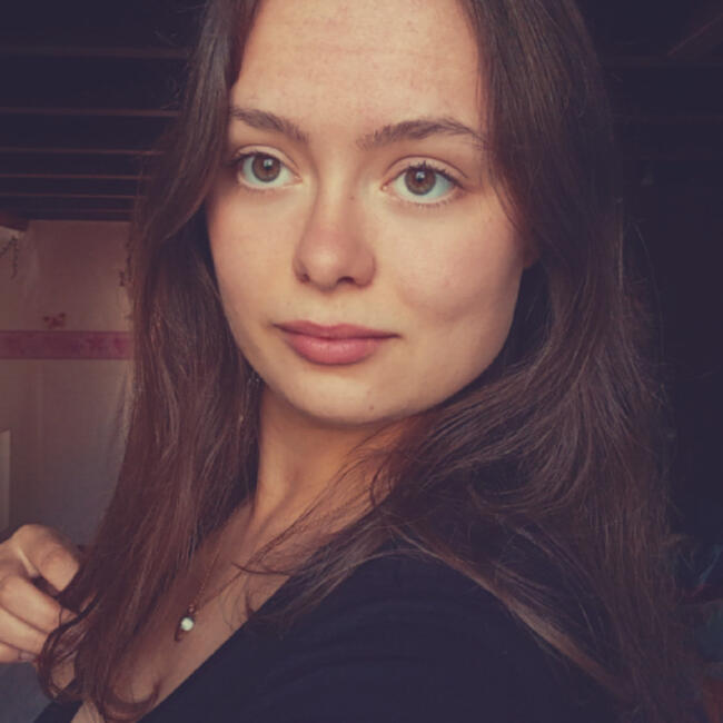 Babysitter in Gréville-Hague: Clémence