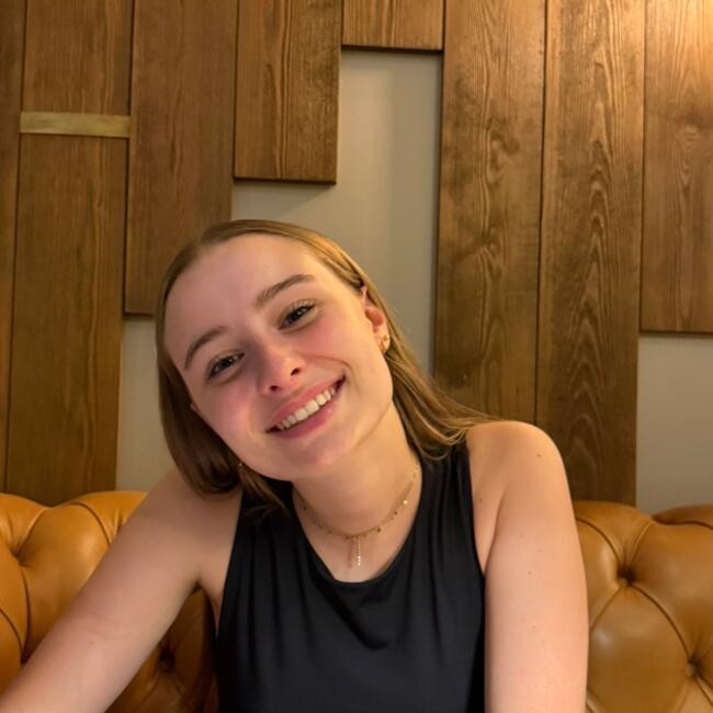 Babysitter in La Riche: Louna