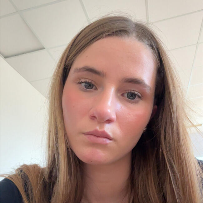 Babysitter in Évran: Violette