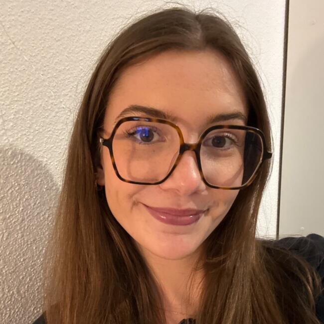 Babysitter in Paris: Chloe