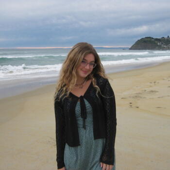 Babysitter Wellington: Emily