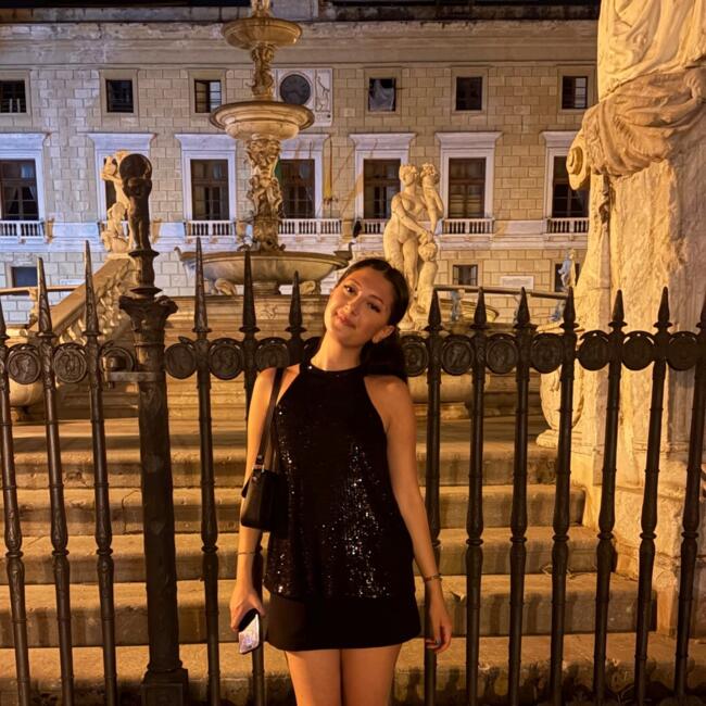 Babysitter in Paris: Ela