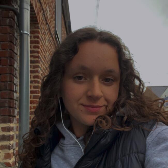Babysitter in Hallennes-lez-Haubourdin: Sarah