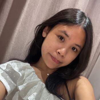 Babysitter in Singapore: Trishia
