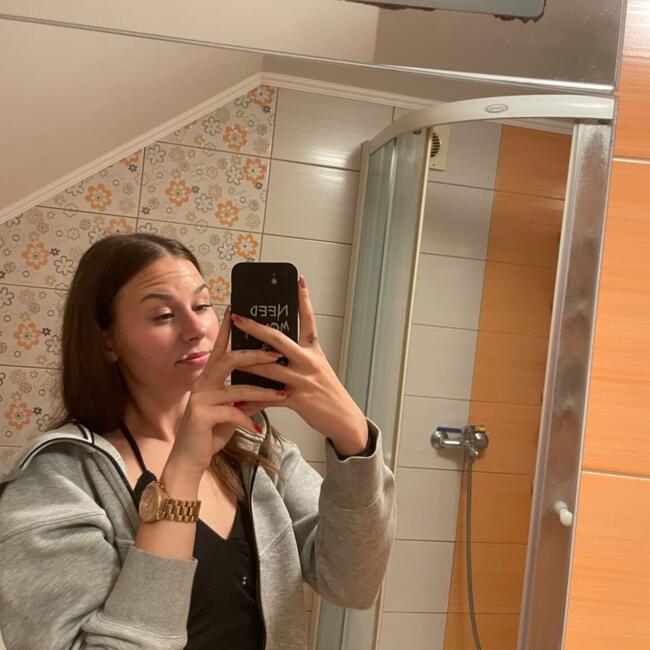 Babysitter in Hrastno: Katja