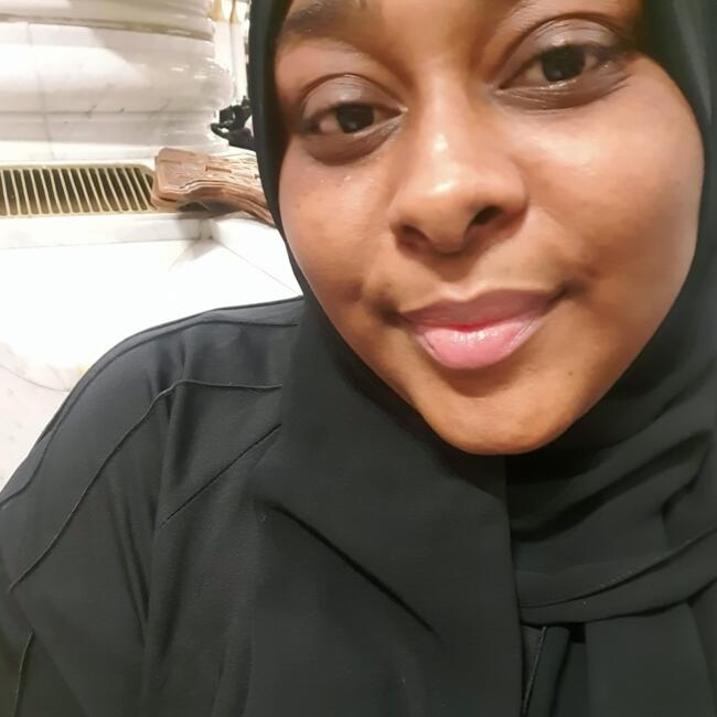 جليسة أطفال في حَوَلِّي: Omhane