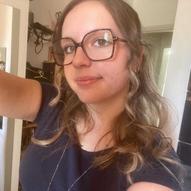 Babysitter in Saint-Martin-de-Fraigneau: Maëva