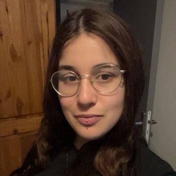 Babysitter Gap: Yaelle