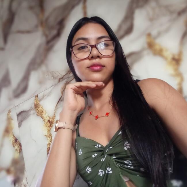 Babysitter in Balboa: Yelenys Itzel