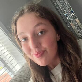 Babysitter in Portsmouth: Scarlet-Rose