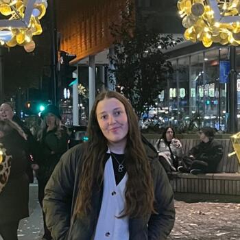 Babysitter in Portsmouth: Scarlet-Rose