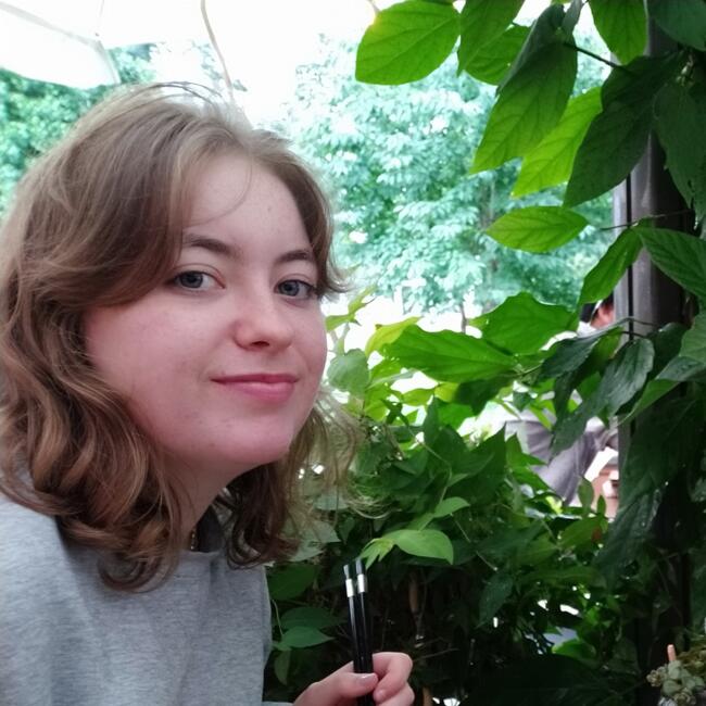 Babysitter in Bègles: Lola