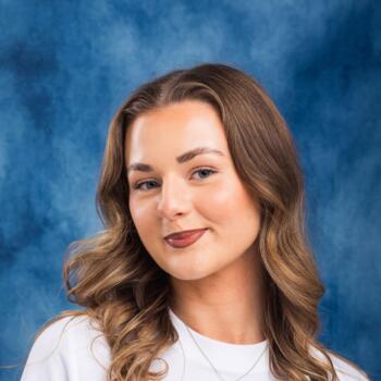 Babysitter in Stockport: Mia