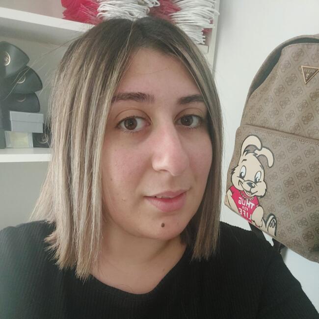 Yukarı Polemitya bölgesinde bebek bakıcılığı işi: Tonia