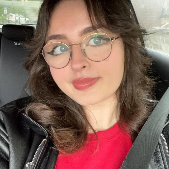 Babysitter in Paris: Chloe