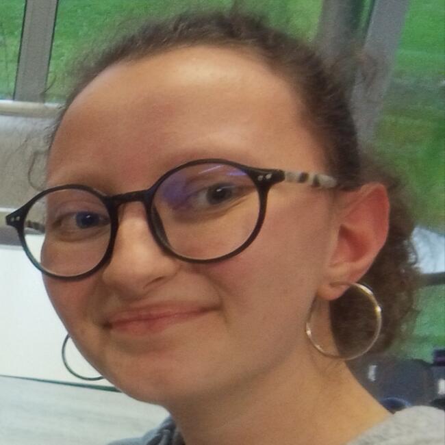 Babysitter in Muncq-Nieurlet: Lauryna
