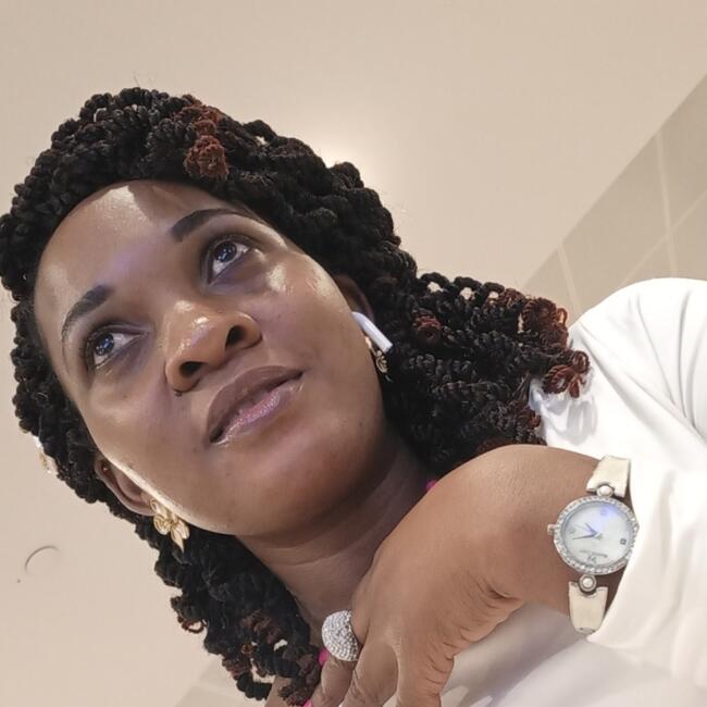 وظيفة جليسة أطفال في دبي: Alpha