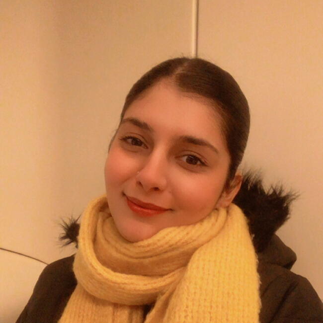 Babysitter in Rome: Nimra