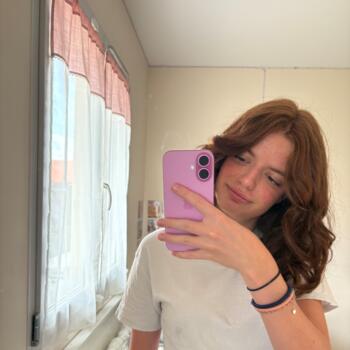 Babysitter in Corgoloin: Ashley