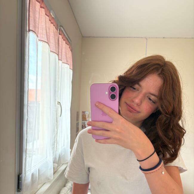 Babysitter in Corgoloin: Ashley