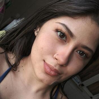 Babysitter Blumenau: Alyne