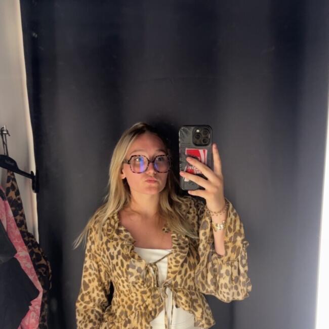 Babysitter in Valdoie: Lola
