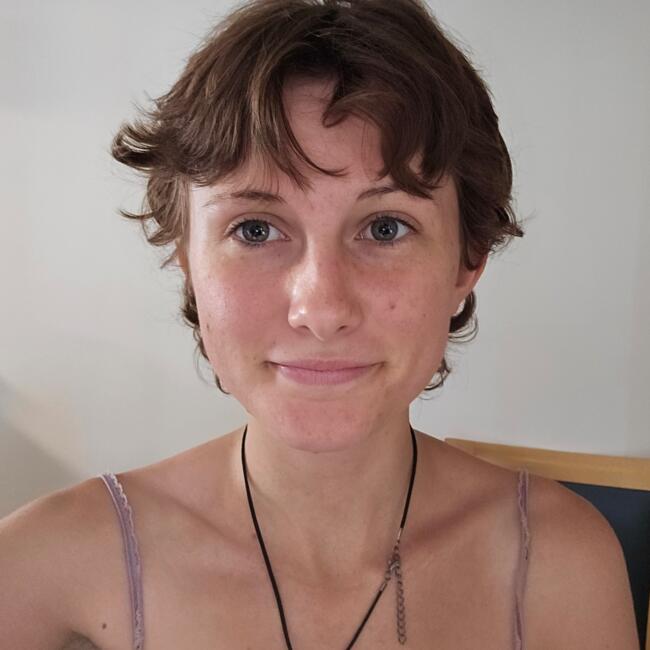 Babysitter in Tours: Anya