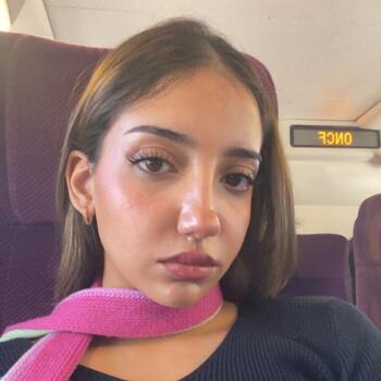 جليسة أطفال في رباط: Faye