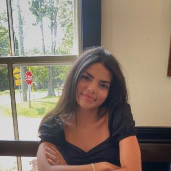 Babysitter in Jacksonville: Justina-Rai