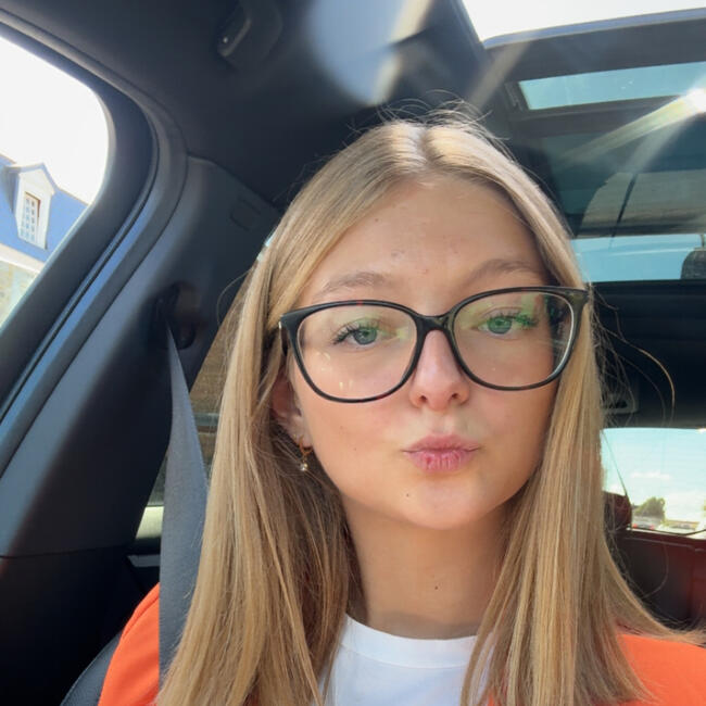 Babysitter in Chênée: Celine