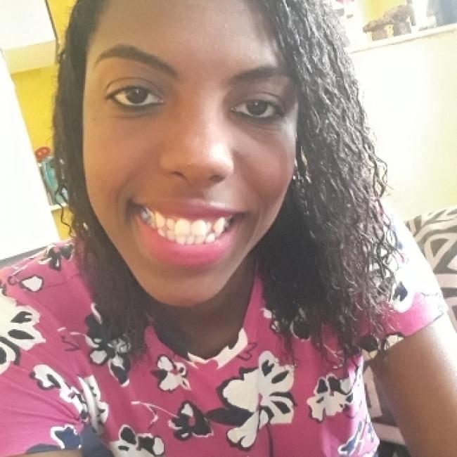 Babysitter in Niterói: Juliana