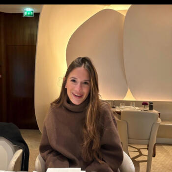 Babysitter in Paris: Ava
