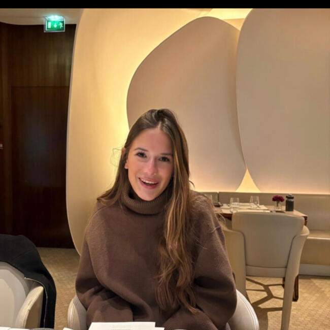 Babysitter in Paris: Ava