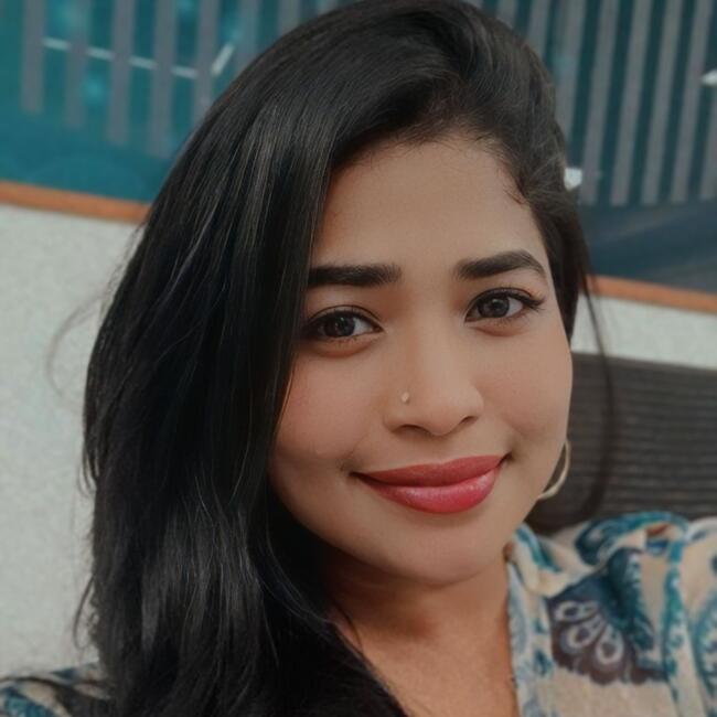 कोच्चि में बेबीसिटर: Malavika