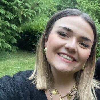 Babysitter in Saint-Domineuc: Tya