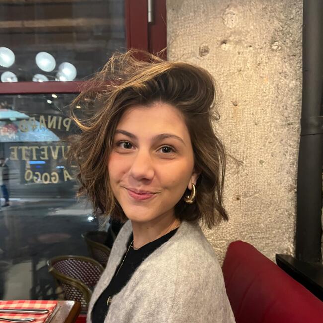 Babysitter in Annecy: Lili-Rose