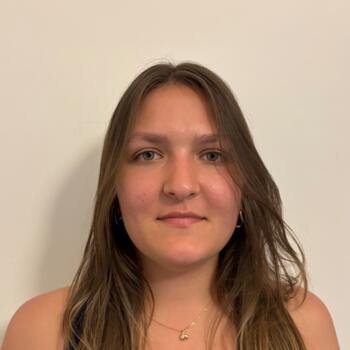 Babysitter in Paris: Mona