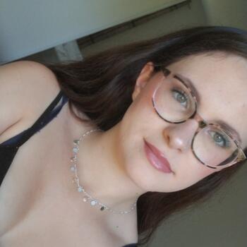 Babysitter in Haulies: Léna