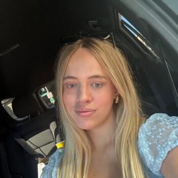 Babysitter Etobicoke: Julia Nicole