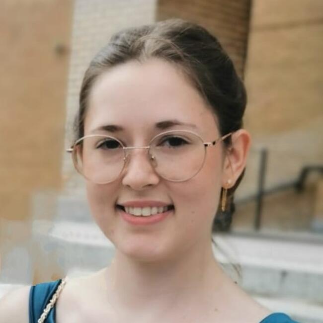 Babysitter in Saint-André-lez-Lille: Angela