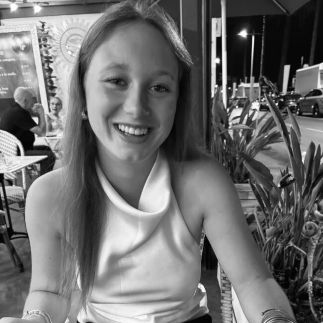 Babysitter in Mérignac: Khelia