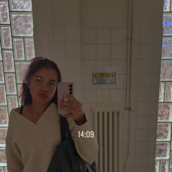 Babysitter in Laneuveville-devant-Nancy: Loélla